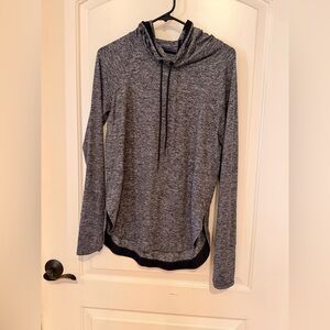 Vintage Athleta black and white long sleeve hooded shirt with thumb holes S EUC